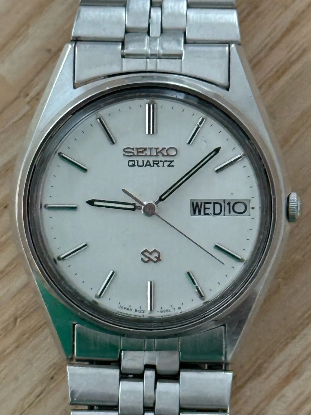 Seiko SQ Vintage Watch Stainless Bracelet Case Dial Hands Markers Day Date